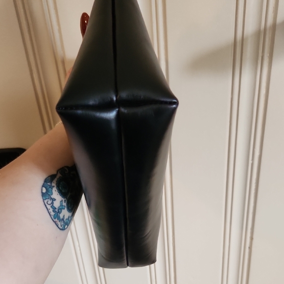 🖤Salvatore Ferragamo Vara Black Leather Crossbody/Clutch Gold Buckle D210588 - Picture 7 of 11